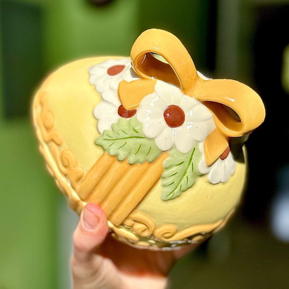 VTG Charming Floral Glossed Cottagecore Floral Egg Bow Home Covered Dish Accent